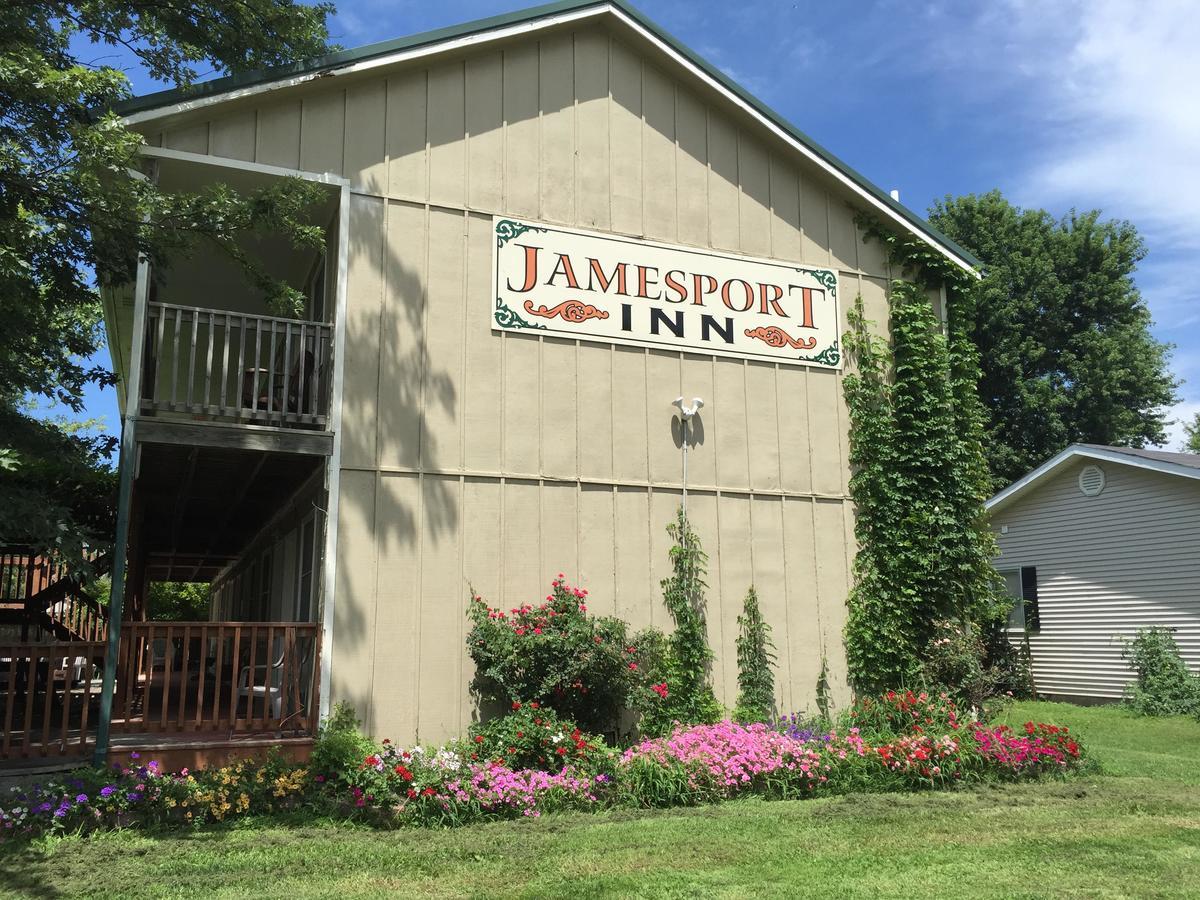 Jamesport Inn Exterior photo
